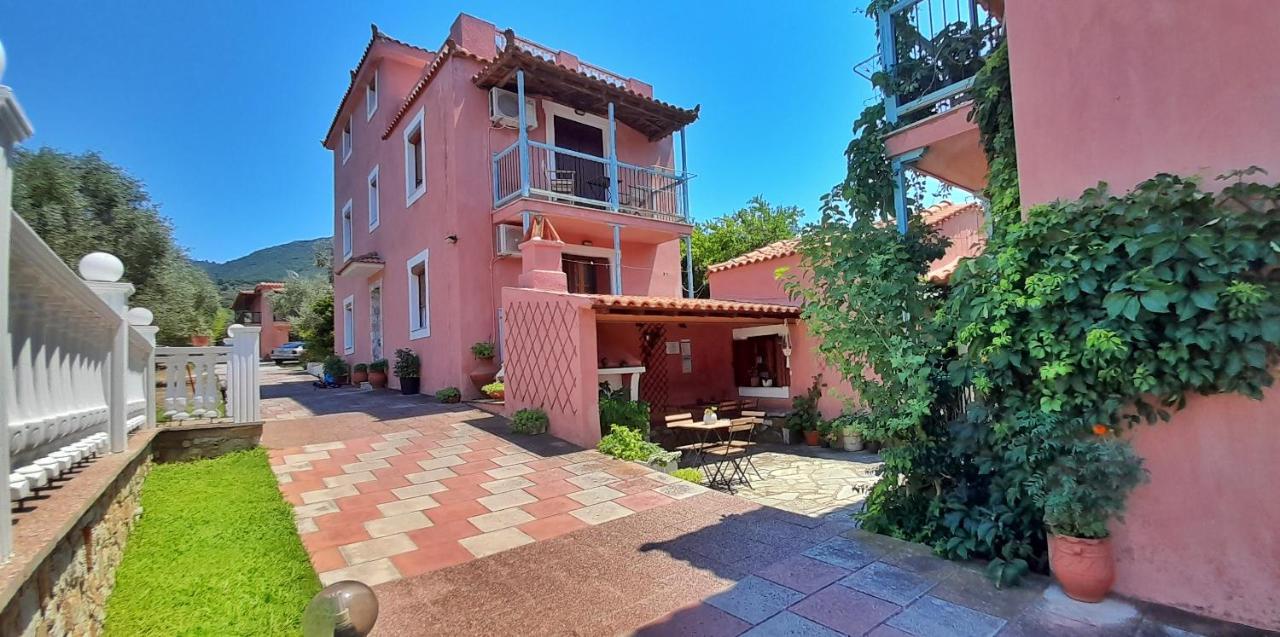 Georgia Apartments Stafylos Extérieur photo