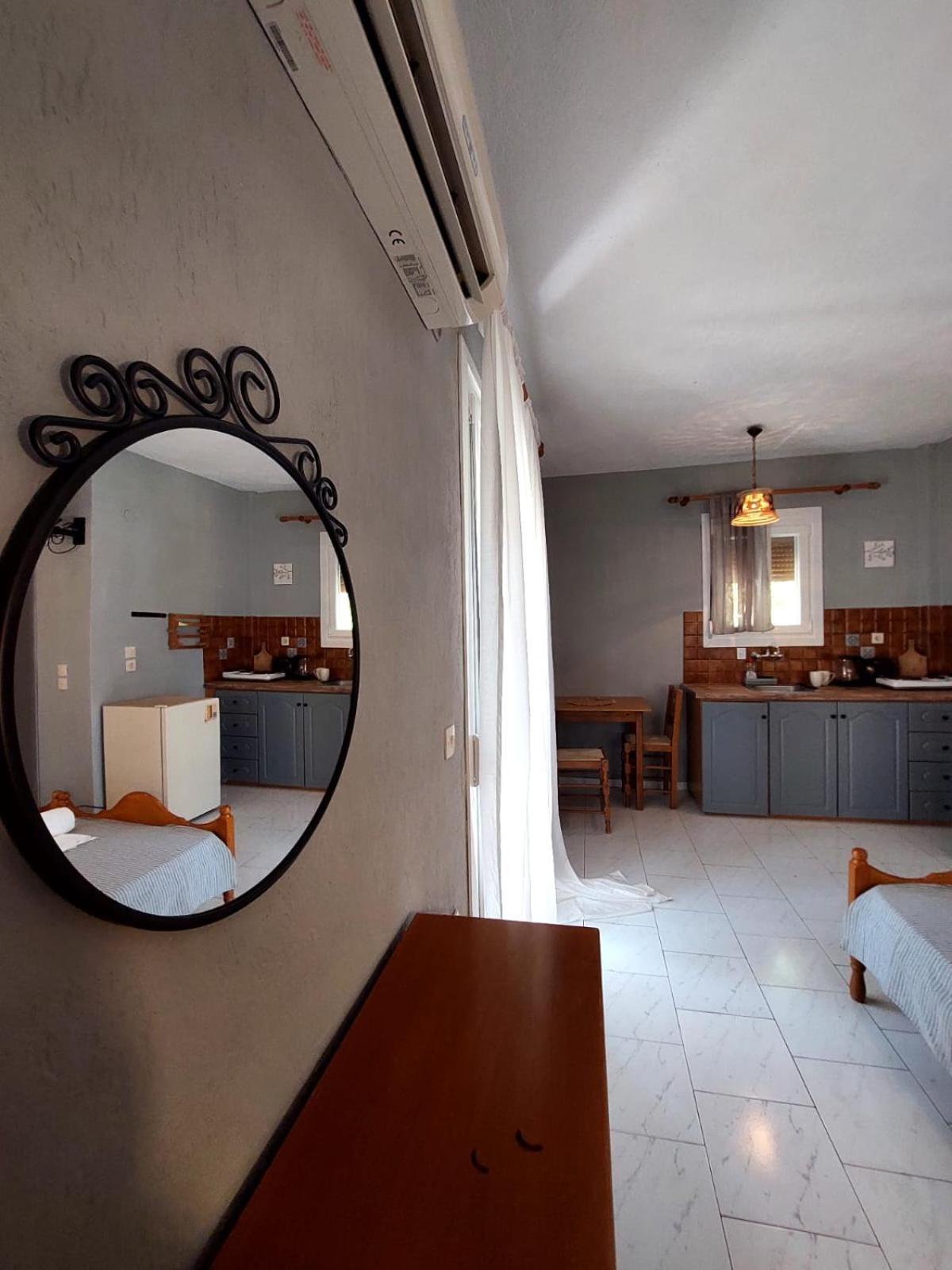 Georgia Apartments Stafylos Extérieur photo