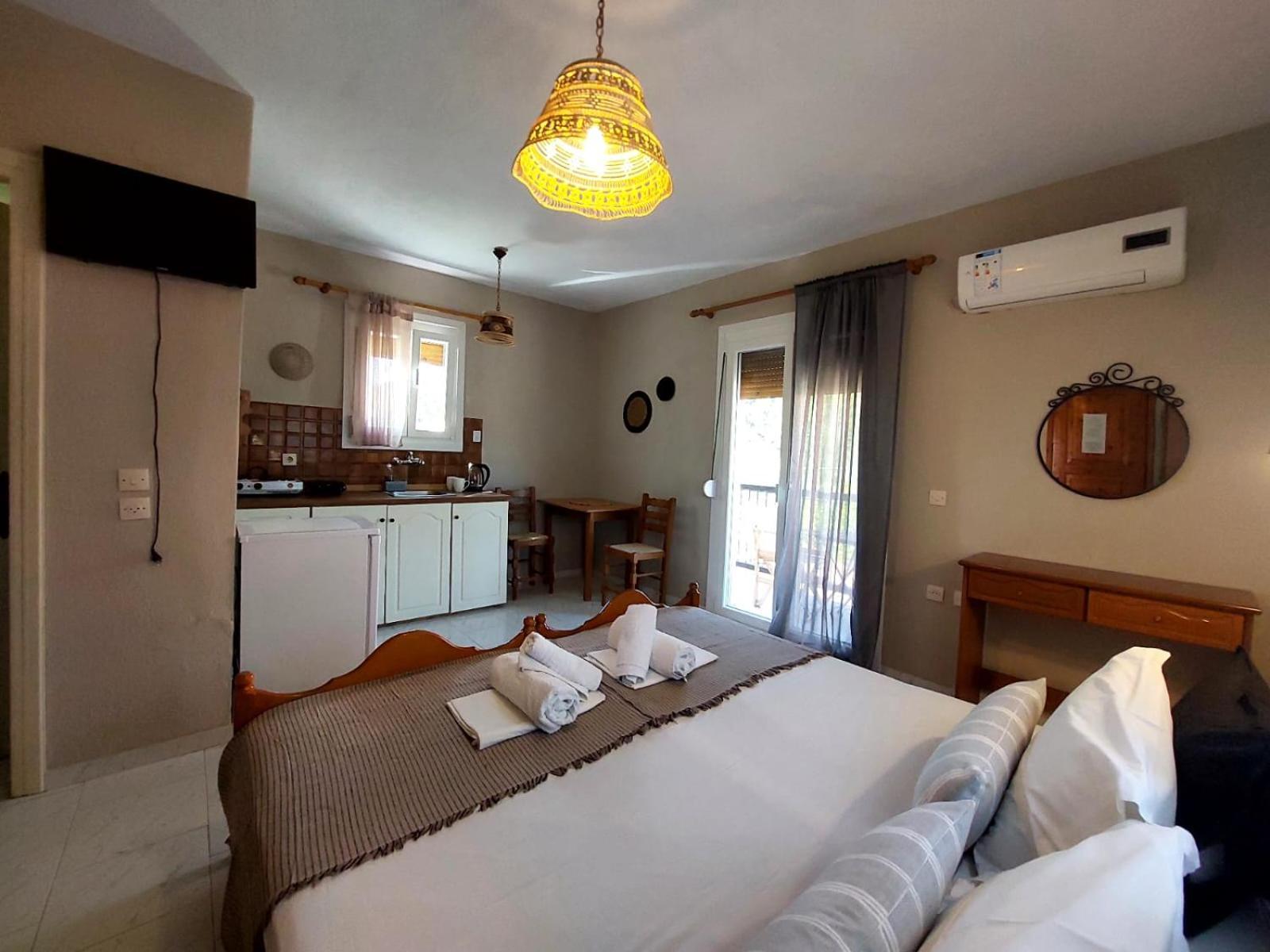 Georgia Apartments Stafylos Chambre photo